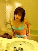 Hitomi Hayasaka hot asian teen takes bath