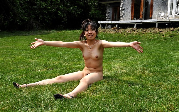 Youzn nude Asian teen model outdoors