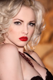 Hot Carissa White channels one Miss Marilyn Monroe