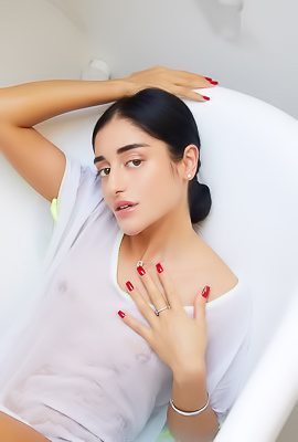 Ara Mix Horny Raven-haired Beauty Masturbates To One Powerful Orgasm