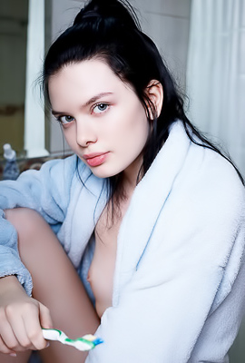 Ariana Mun Sexy Beauty Girl Spreads Her Legs