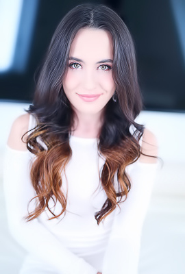 Cute Brunette Daisy Phoenix