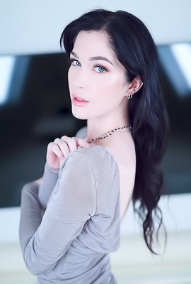 Stunning Beauty Evelyn