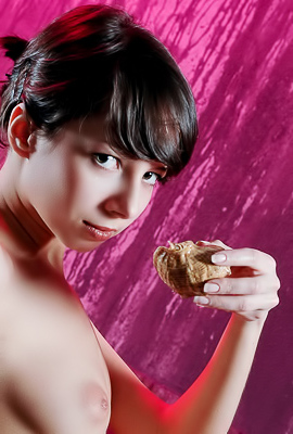 Sola Lovely Beauty Brunette