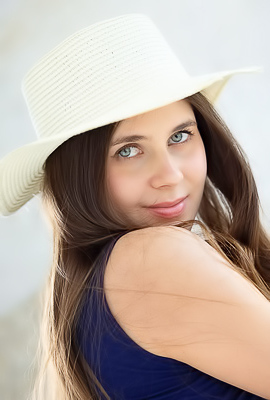 Luna Pica Kicks Her Long Legs In A Supple Split