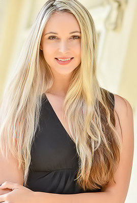 Allie - A Vibration Girl