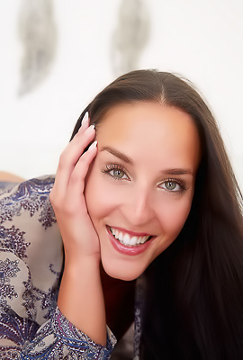 Betzz Shares Her Naked Beauty Without Inhibition