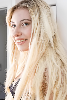 Lilly Bella Pure Nude Blonde Woman Getting Naked