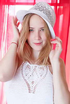 Delizi In Thigh-high Socks And Matching Sunhat