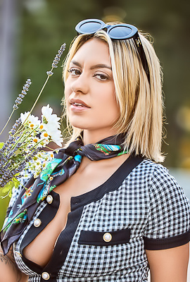 Blonde Hottie Gypsy Rose Has The Most Intense Squirting Orgasm