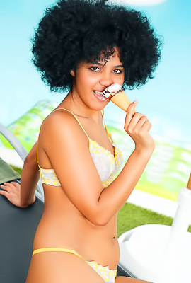 Curly Latino Star Selva Lapiedra