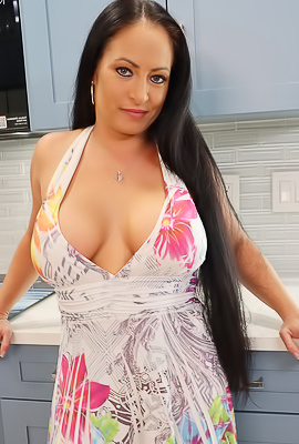 Busty Nicole Cooking Good