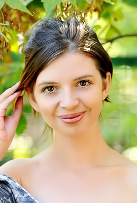 Simona Enjoying To Show Her Naked Body