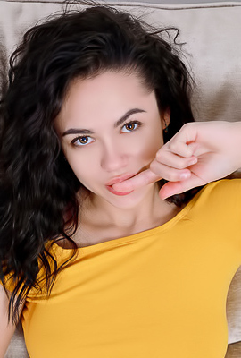 Dzhili Shows Enticing Rear View Of Her Perfect Ass