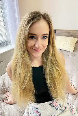 Dee Dee Her Meaty Bare Twat Eats Those Fingers