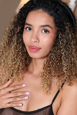 Valery Ponce Unveiled: The Moment She Lets Go